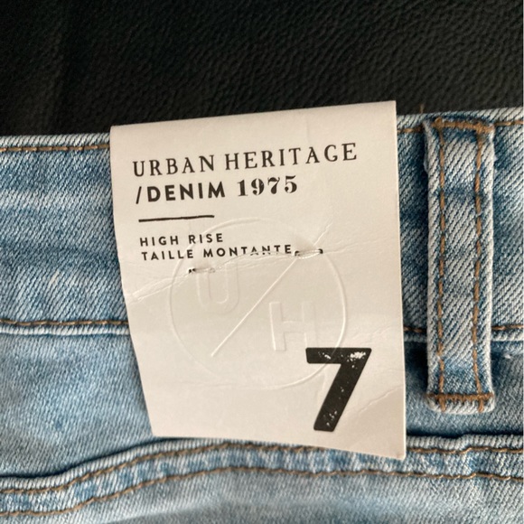 Urban Heritage denim shorts with lace trim - Picture 5 of 5